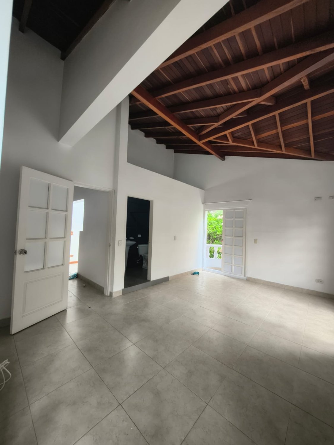 Gran Casa de 3 niveles en Renta y Venta en Sabaneta  — 8