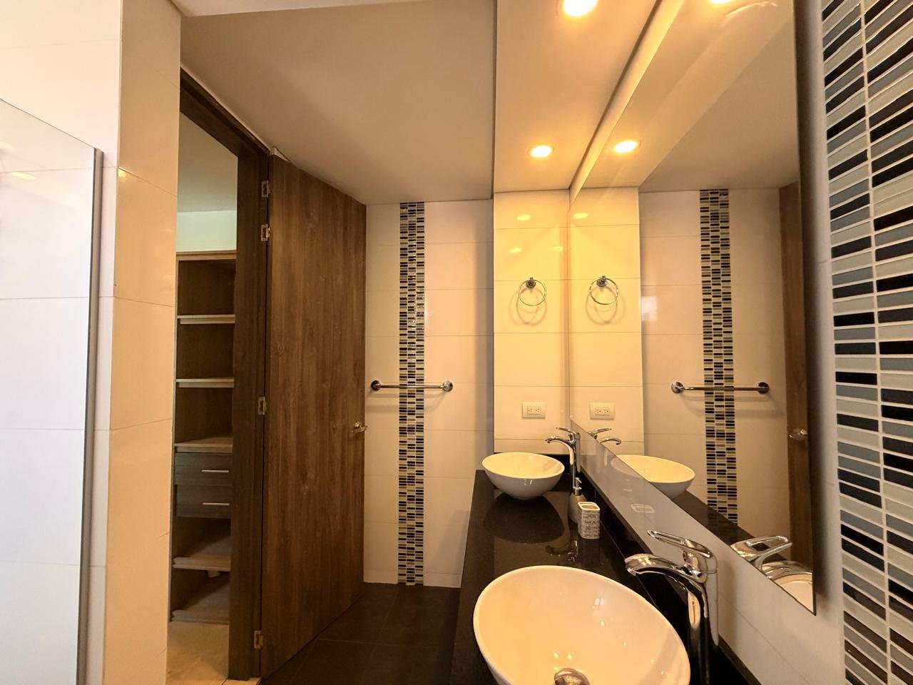 Gran Apartamento ubicado en milla de oro disponible en Renta amoblada  — 10