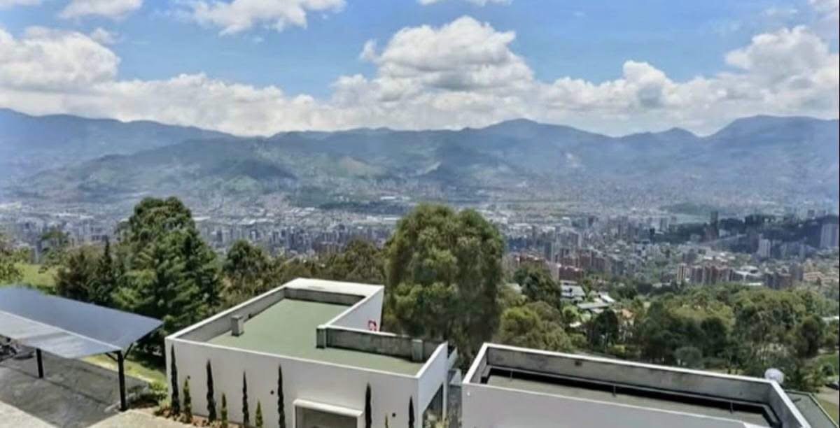 Exclusiva mansión en venta en la zona más exclusiva del poblado  — 2