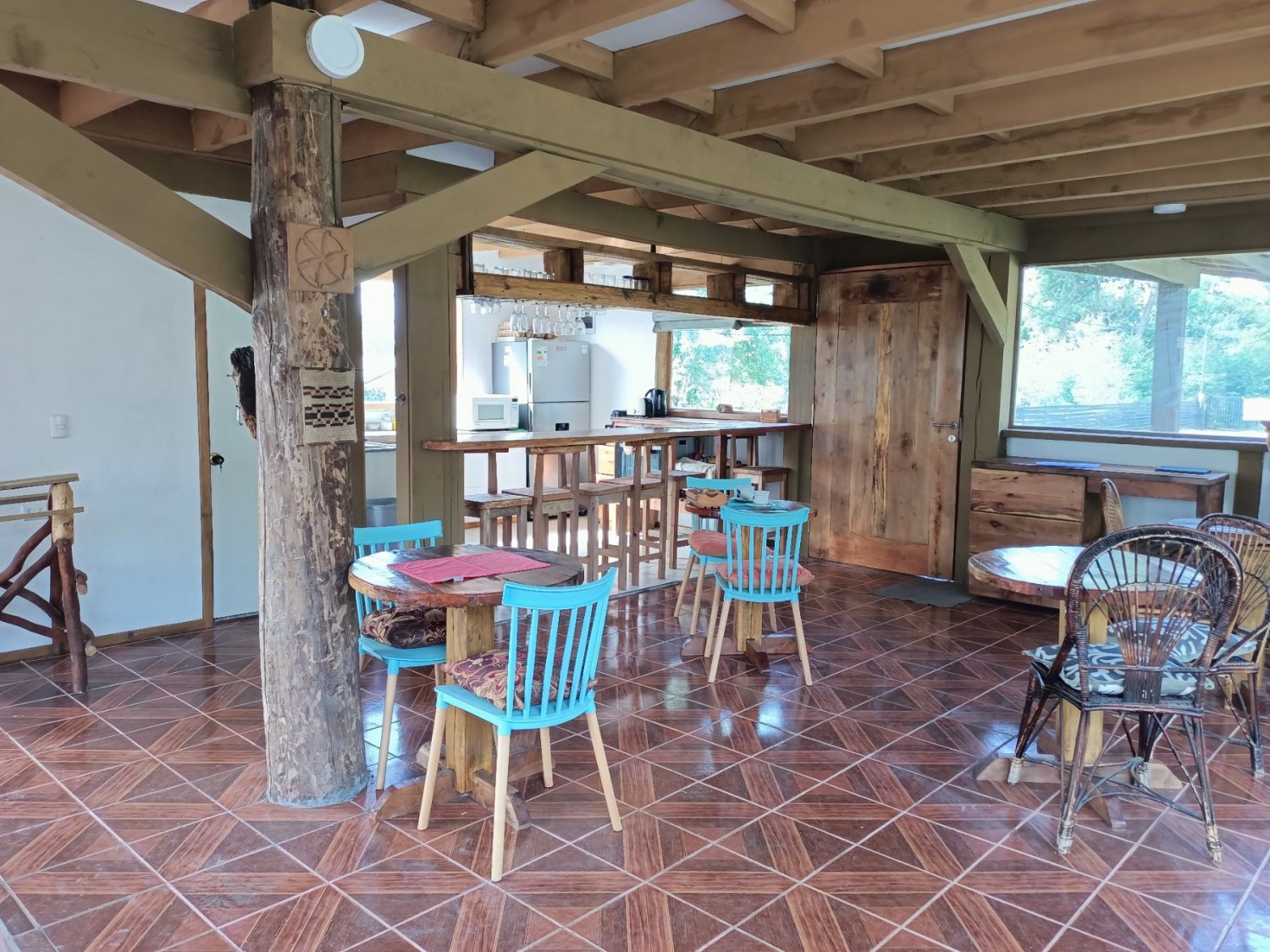 Propiedad comercial de tres pisos  - Image 2