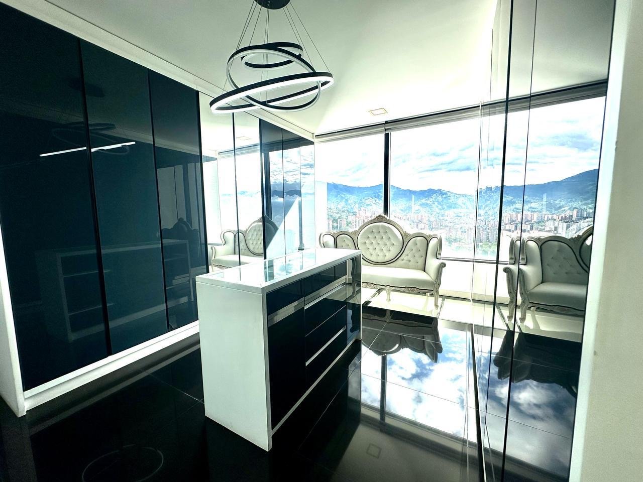 Exclusivo apartamento duplex con terraza y vista a la ciudad y jacuzzi en renta y venta  — 11