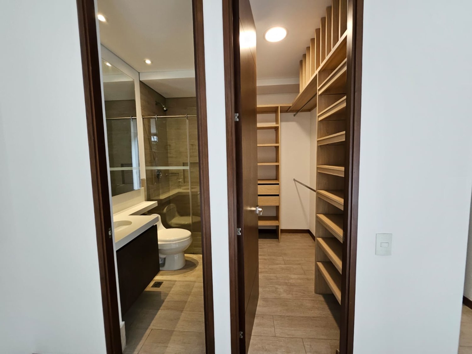 gran apartamento en Renta y Venta en el poblado  - Image 25