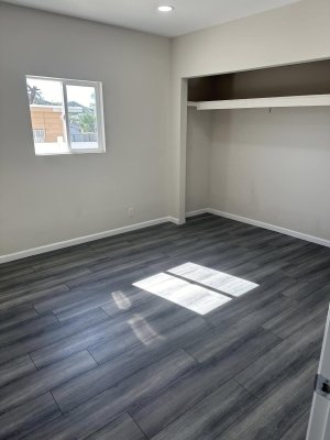 Convenient location in the Pacoima/Arleta area - Image 4