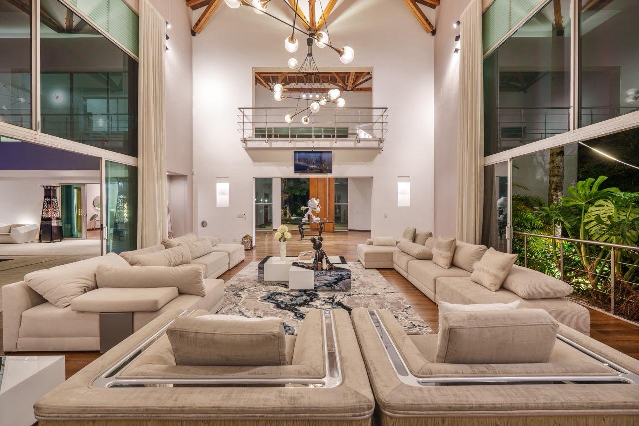 Luxury Mansion for Short-Term & Monthly Rental – El Poblado