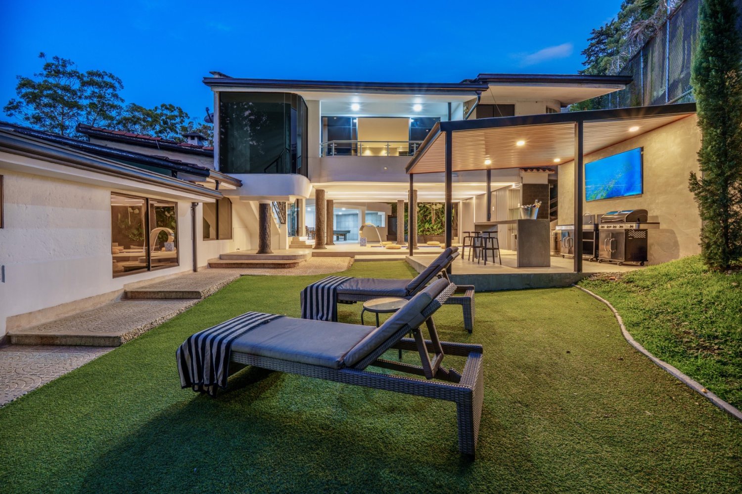 Exclusiva Villa en el sector de San Lucas para rentas Cortas (Grupos) - Image 3