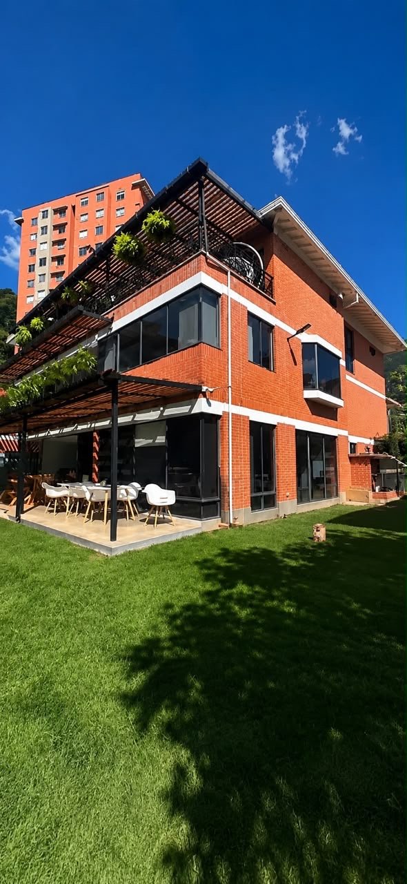 Exclusiva casa en Venta con amplias zonas verde  — 3