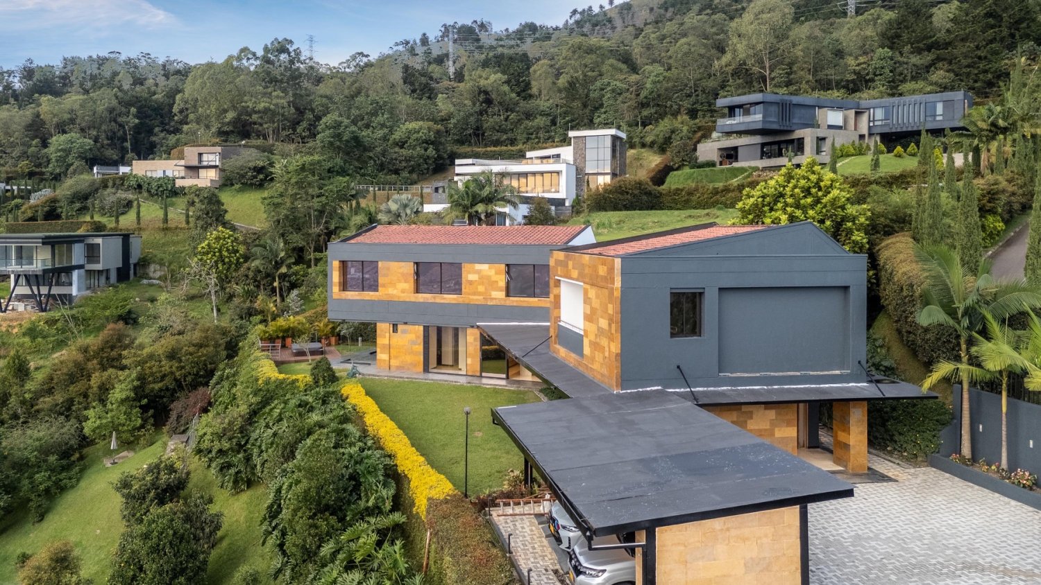 Exclusiva Casa De lujo en Renta y venta con la mejor Vista panorámica a Medellín  - 23