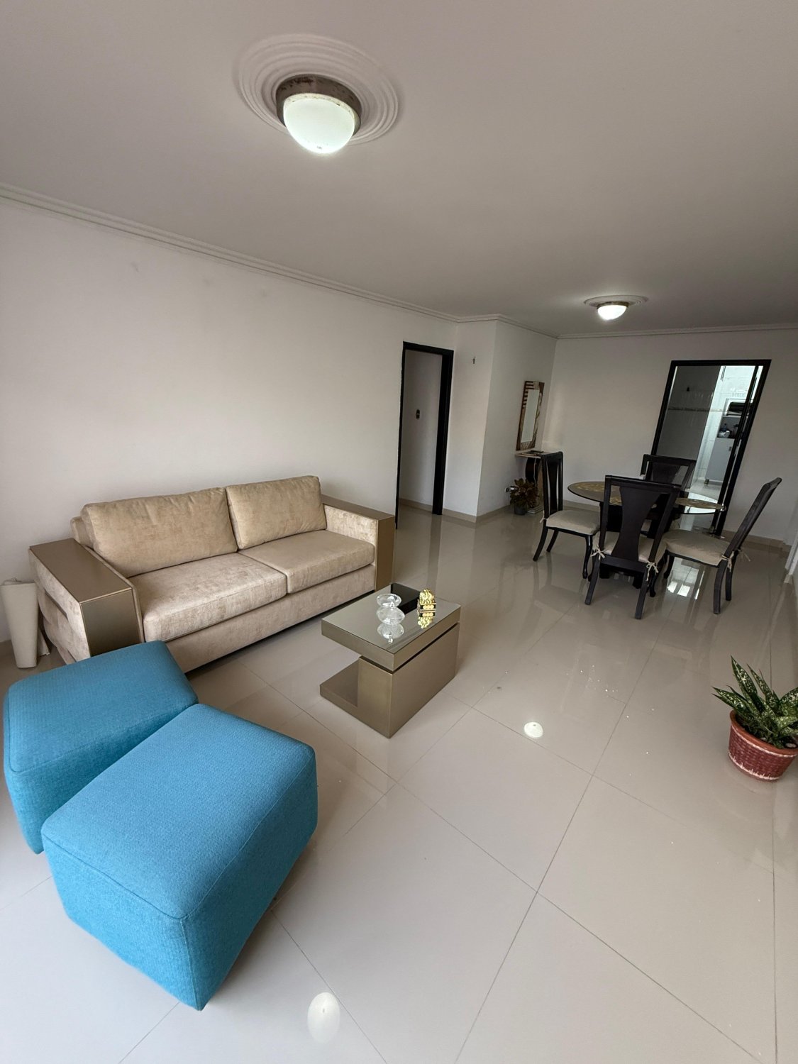 Moderno Apartamento en Altos Deriomar - Image 1