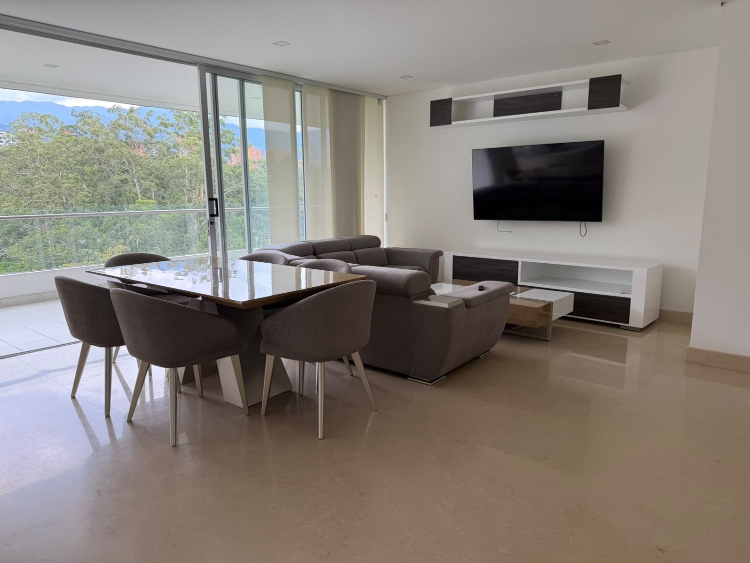 Apartamento semi amoblado en Poblado (Campestre)  — 3