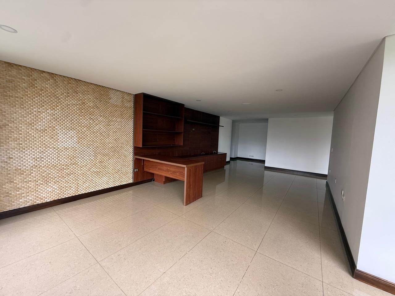 En renta y Venta amplio apartamento en Castropol  - Image 9