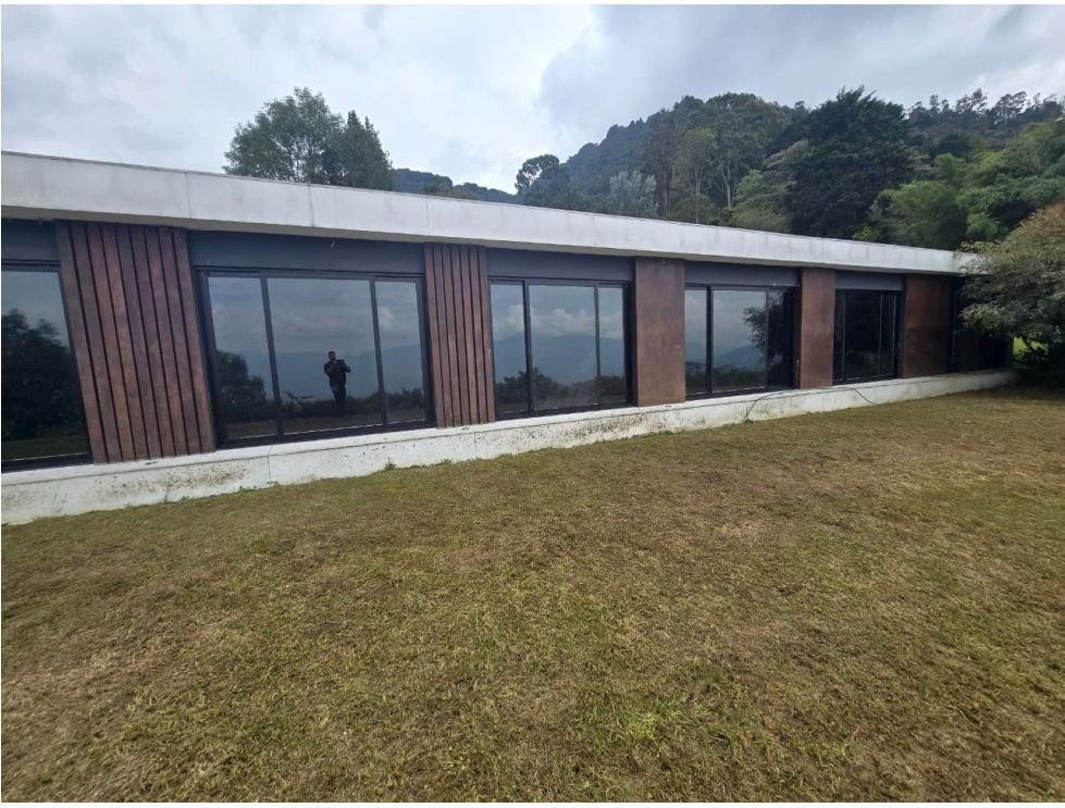 Hermosa casa de un solo nivel en venta en las palmas  — 2