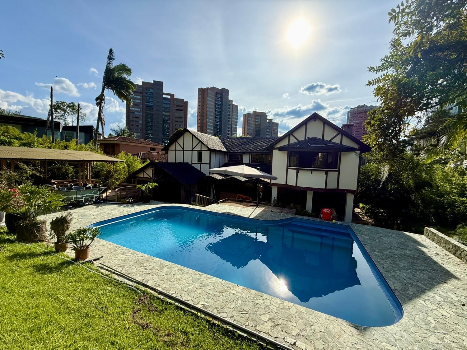 Exclusiva Casa en Venta en el sector del poblado  — 2