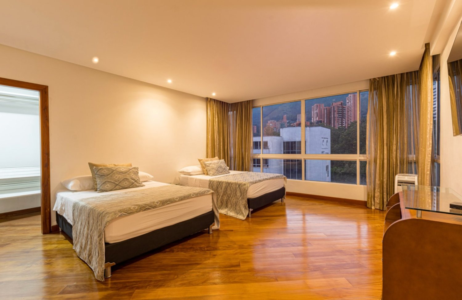 Luxury Penthouse for Short-Term Rental – PH Los Balsos - Image 6