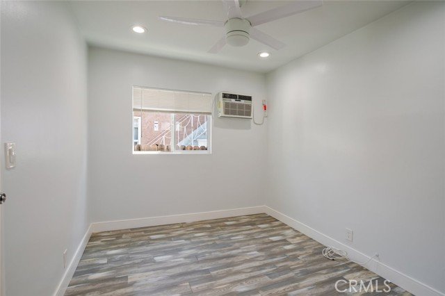 Charming 1 bed 1 bath Home in Burbank - Image 4