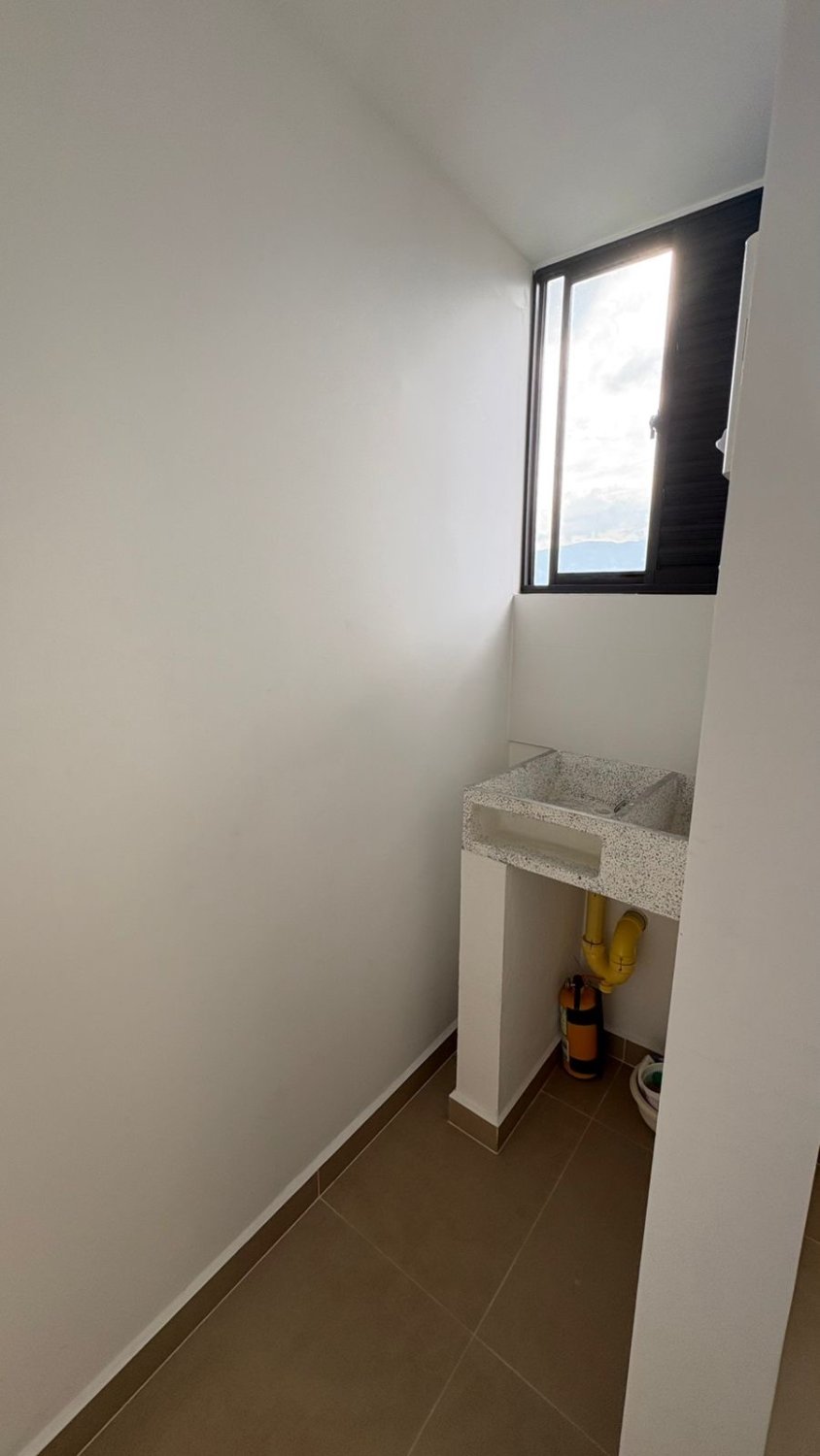 Moderno Apartamento en Poblado San Lucas - Image 16