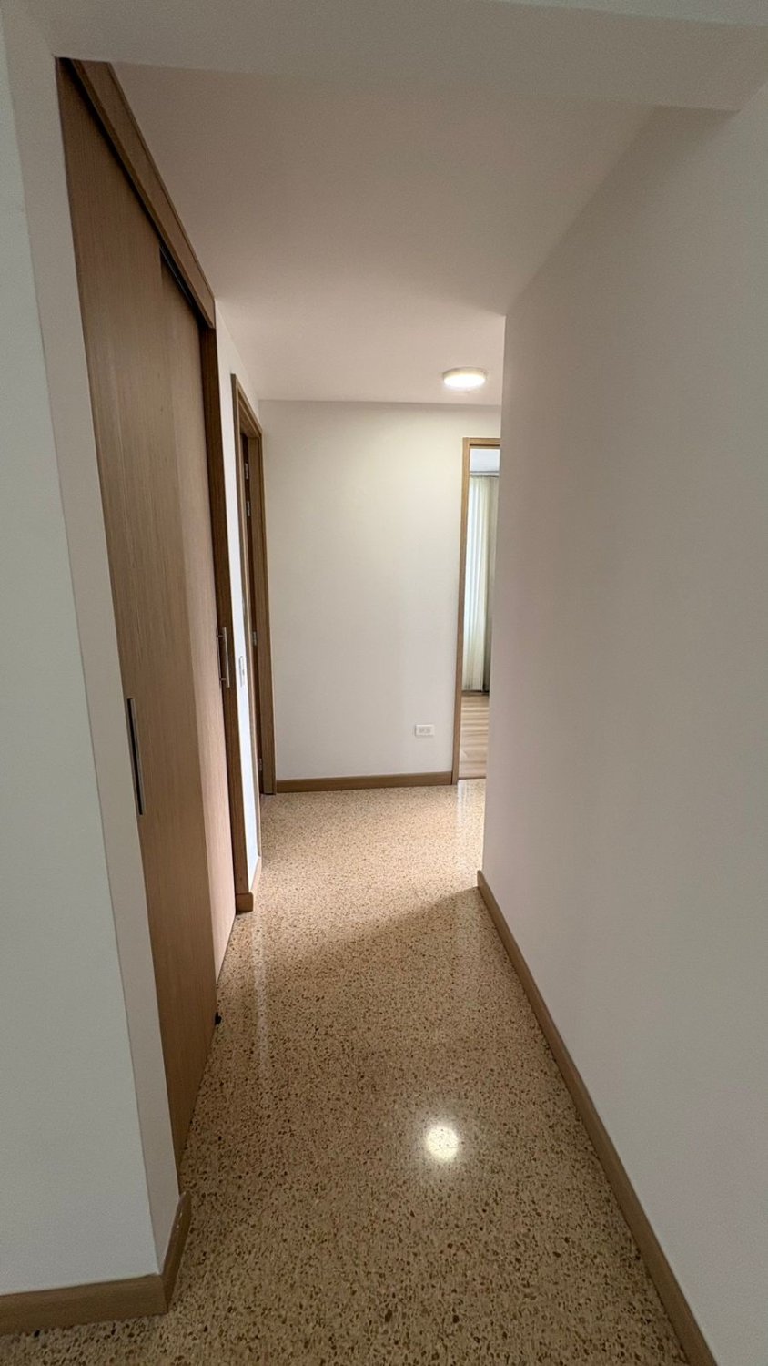 Se renta clásico apartamento en el poblado san lucas  - Image 9