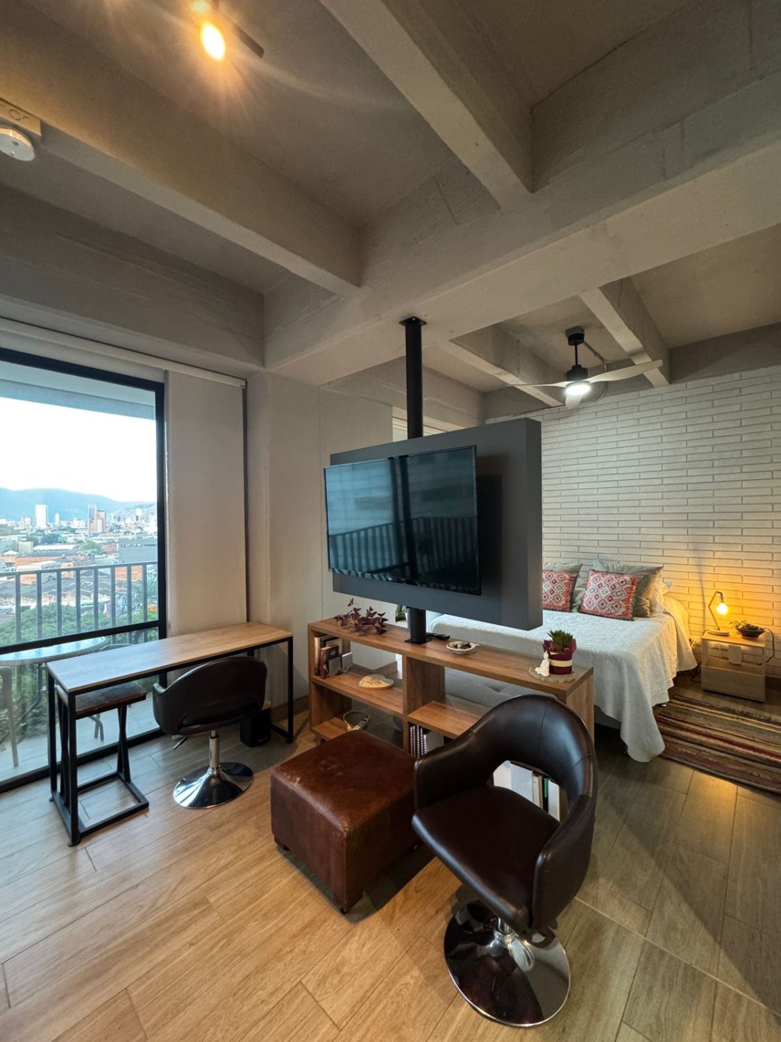 Aparta estudio Amoblado en Ciudad del Rio - Image 3