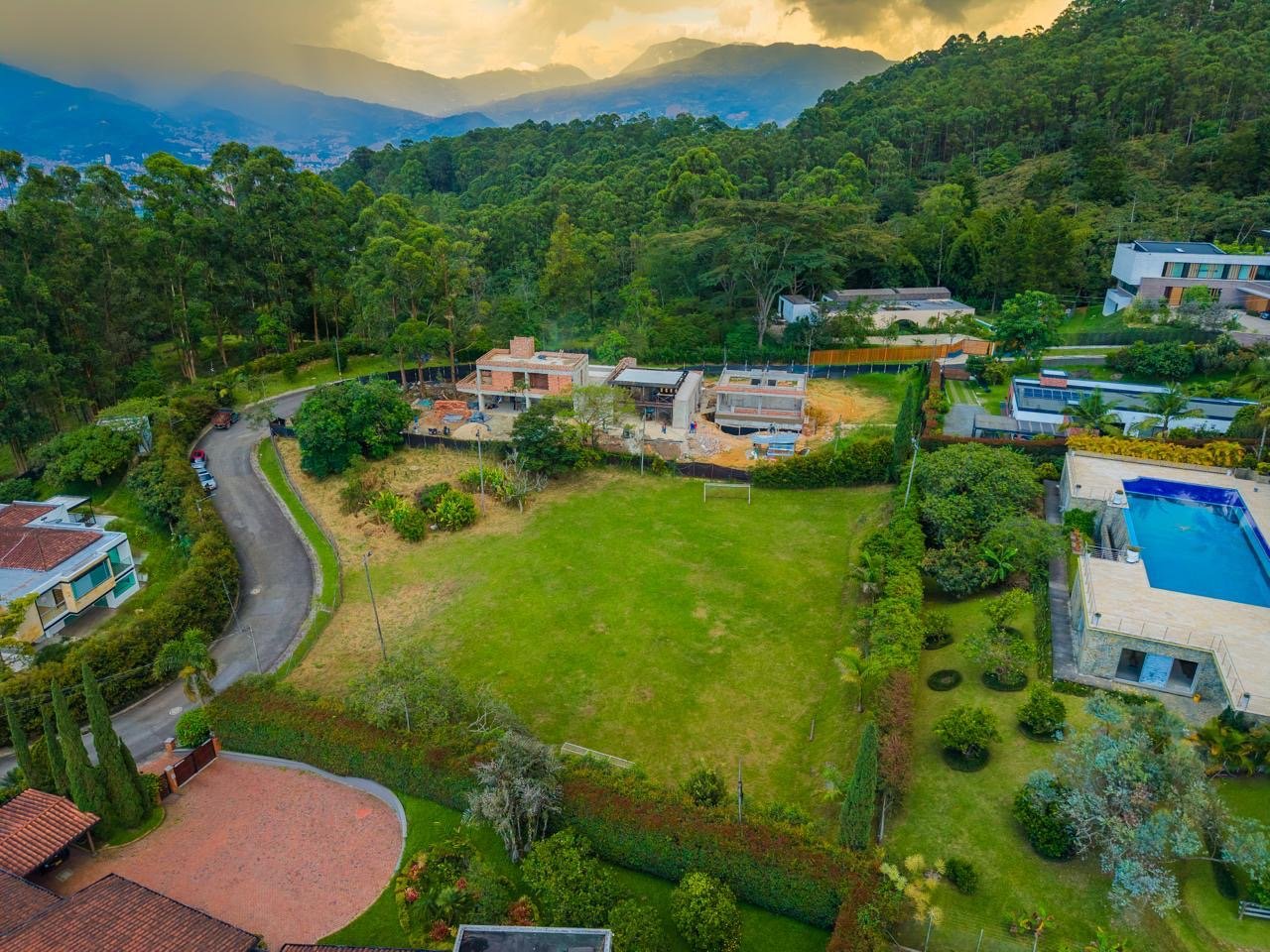 Exclusivo lote para desarrollar proyecto inmobiliario en el poblado (Casa ) — 3