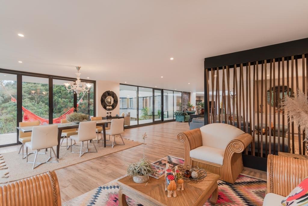 Exclusiva Casa en Renta y Venta en el Alto de las palmas . — 4