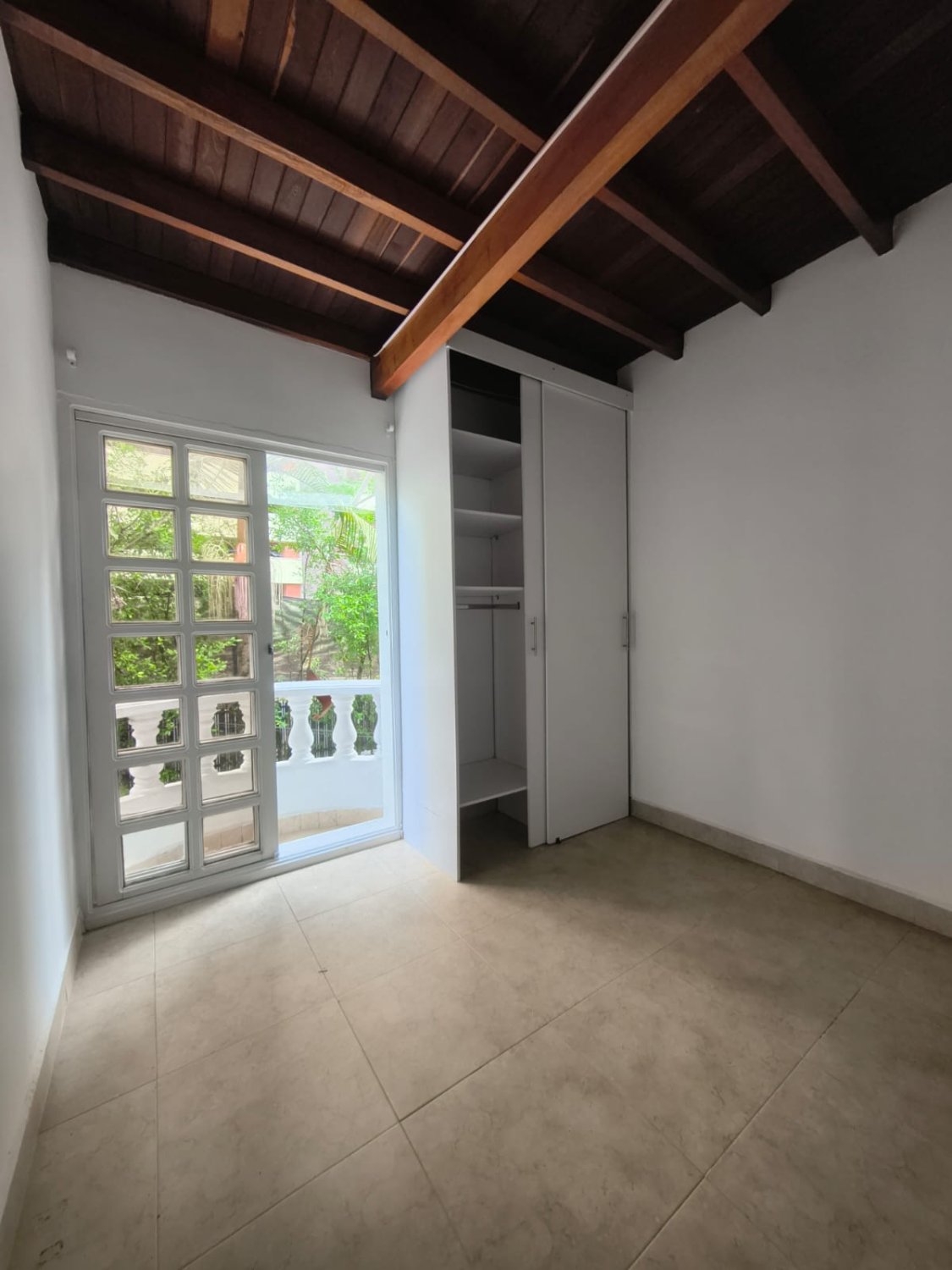 Gran Casa de 3 niveles en Renta y Venta en Sabaneta  — 4