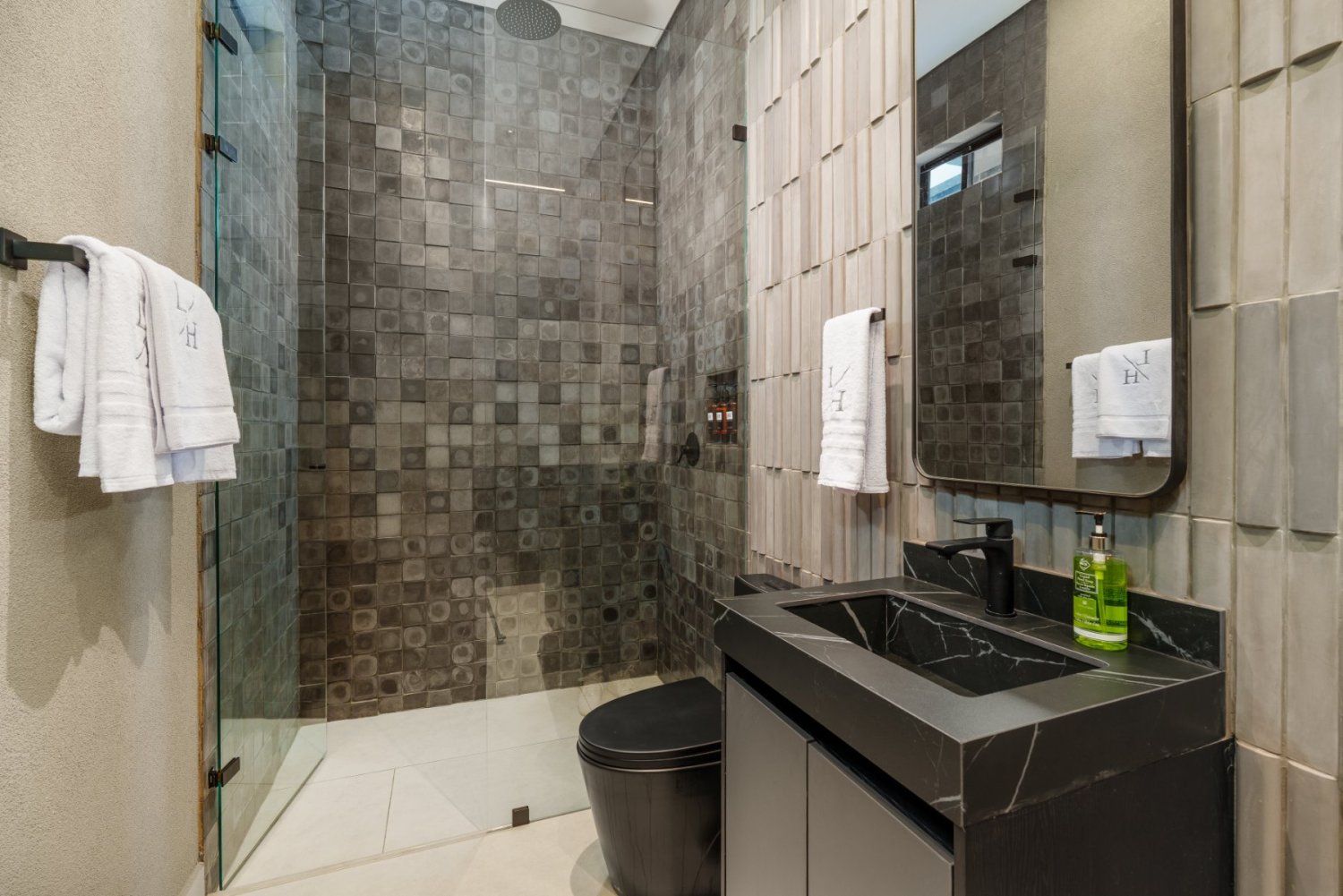 Luxury Villa for Short-Term Rental – London House - Image 7