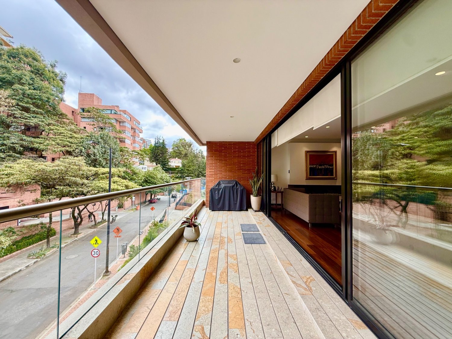 Apartamento en Los Rosales  - Image 2