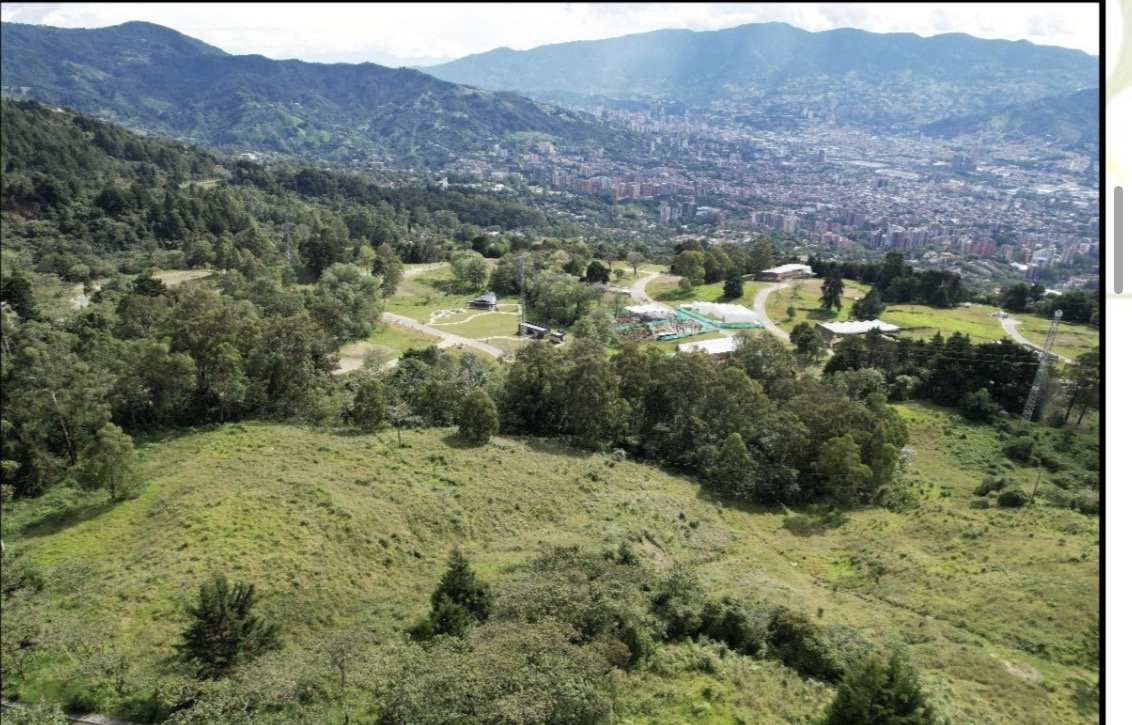 Exclusivo lote en Venta en el sector del poblado con Vista a la ciudad  - Image 4
