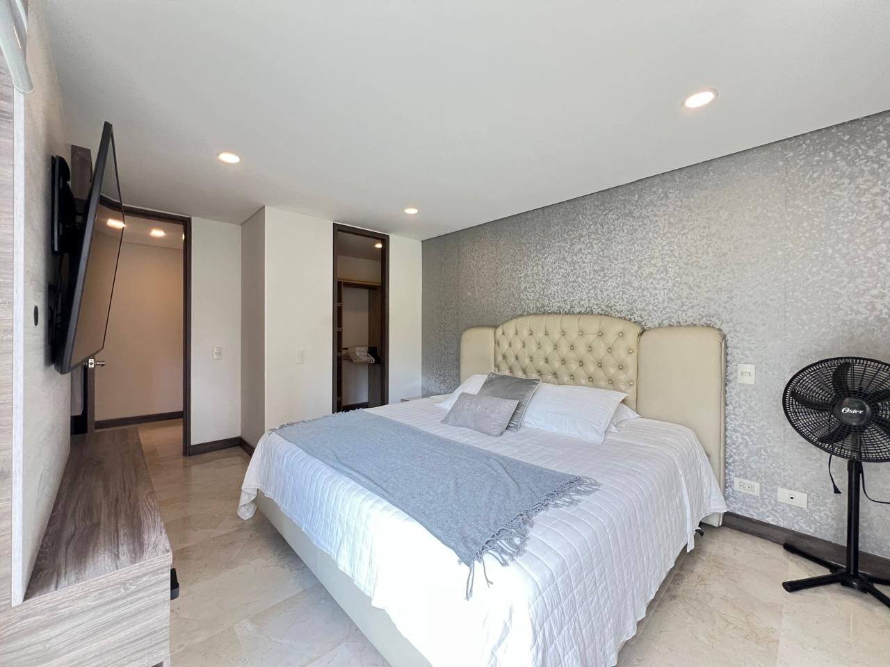 Apartamento en Renta amoblado a pasos del centro comercial el Tesoro - 10