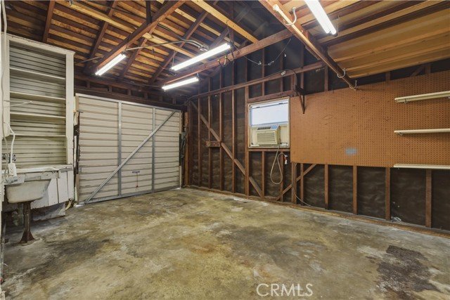 Roomy Single Family Home in Burbank!  - Image 8