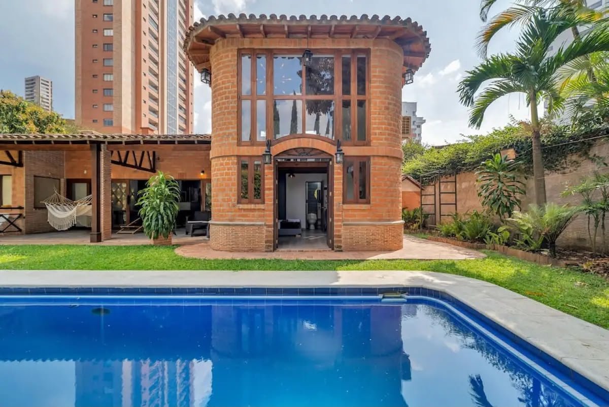 Luxury Villa for Rent – El Poblado