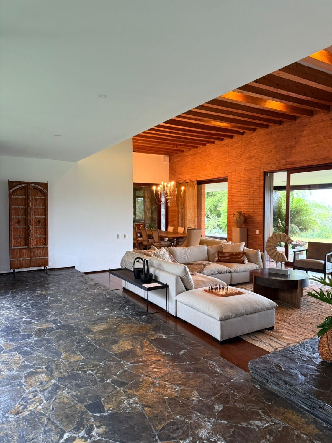 Exclusiva casa con amplio lote en Renta y Venta en Llano Grande  - Image 6