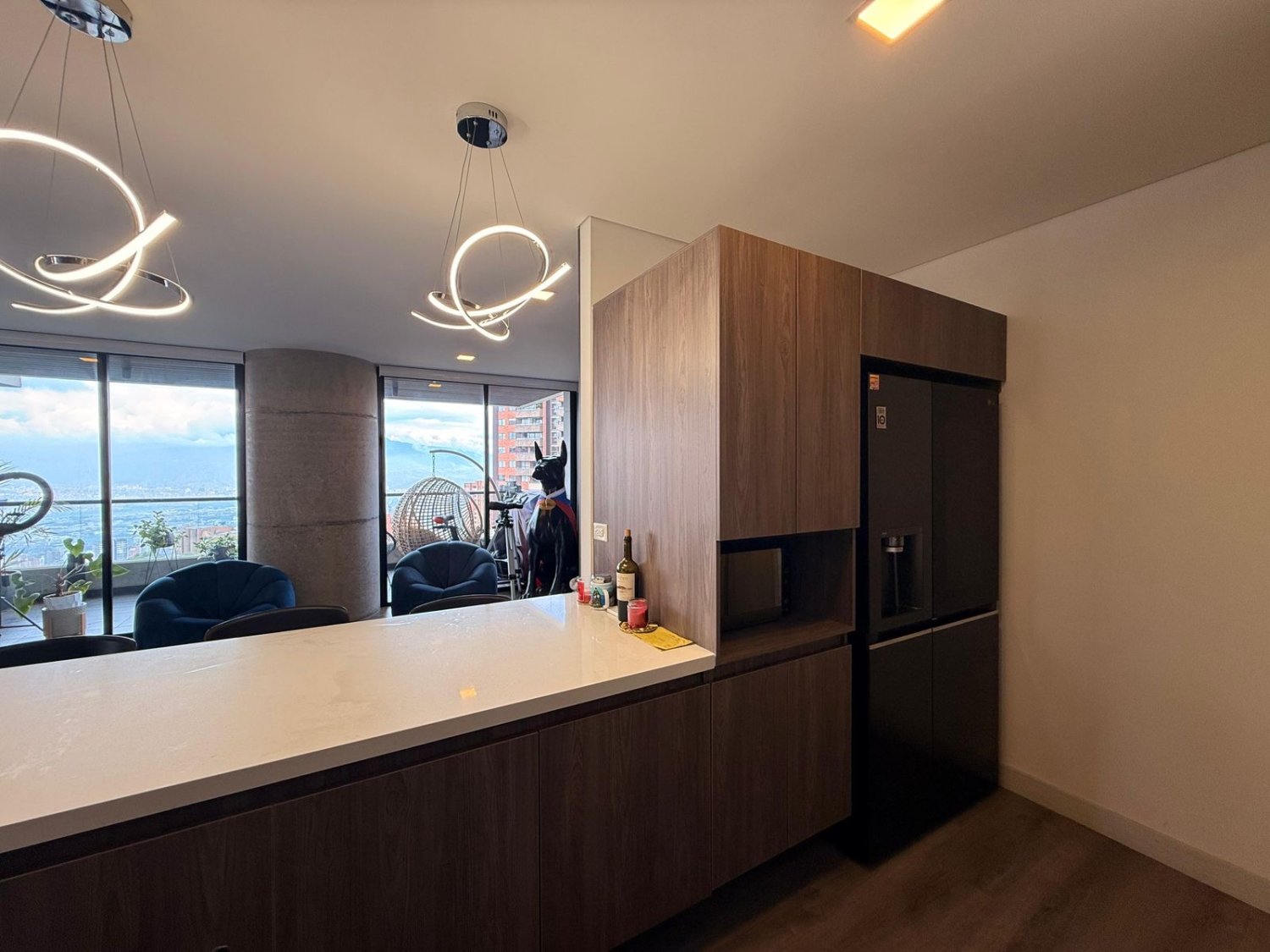 Se renta apartamento a pasos del cc tesoro  - Image 5