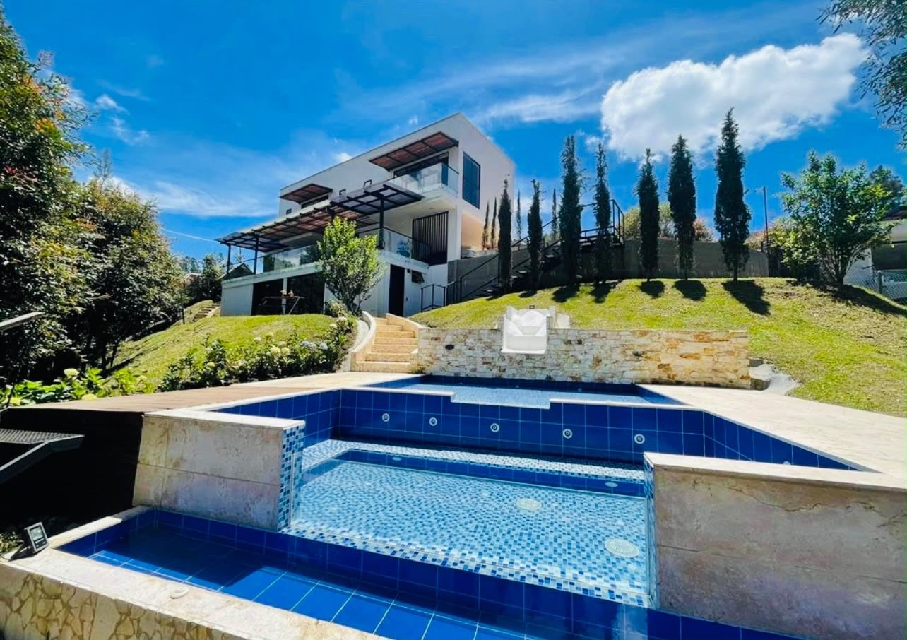 Exclusiva casa Campestre en Renta tradicional en el Retiro  — 3