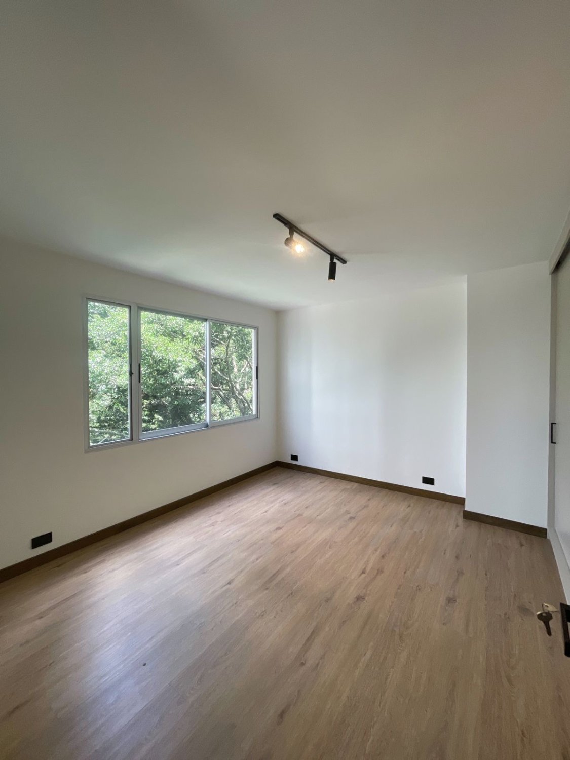 Gran apartamento reformado en Renta Tradicional en el poblado  — 9