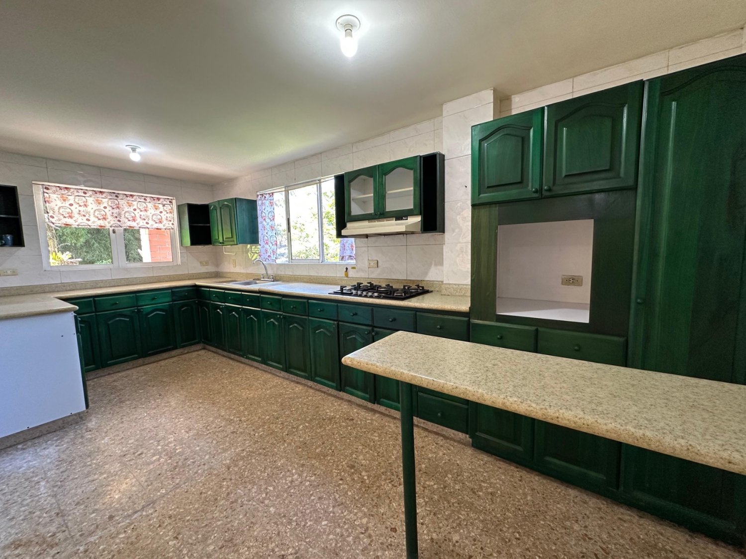 Se Renta casa Colonial en el Poblado con fácil Acceso a Palmas  - Image 14