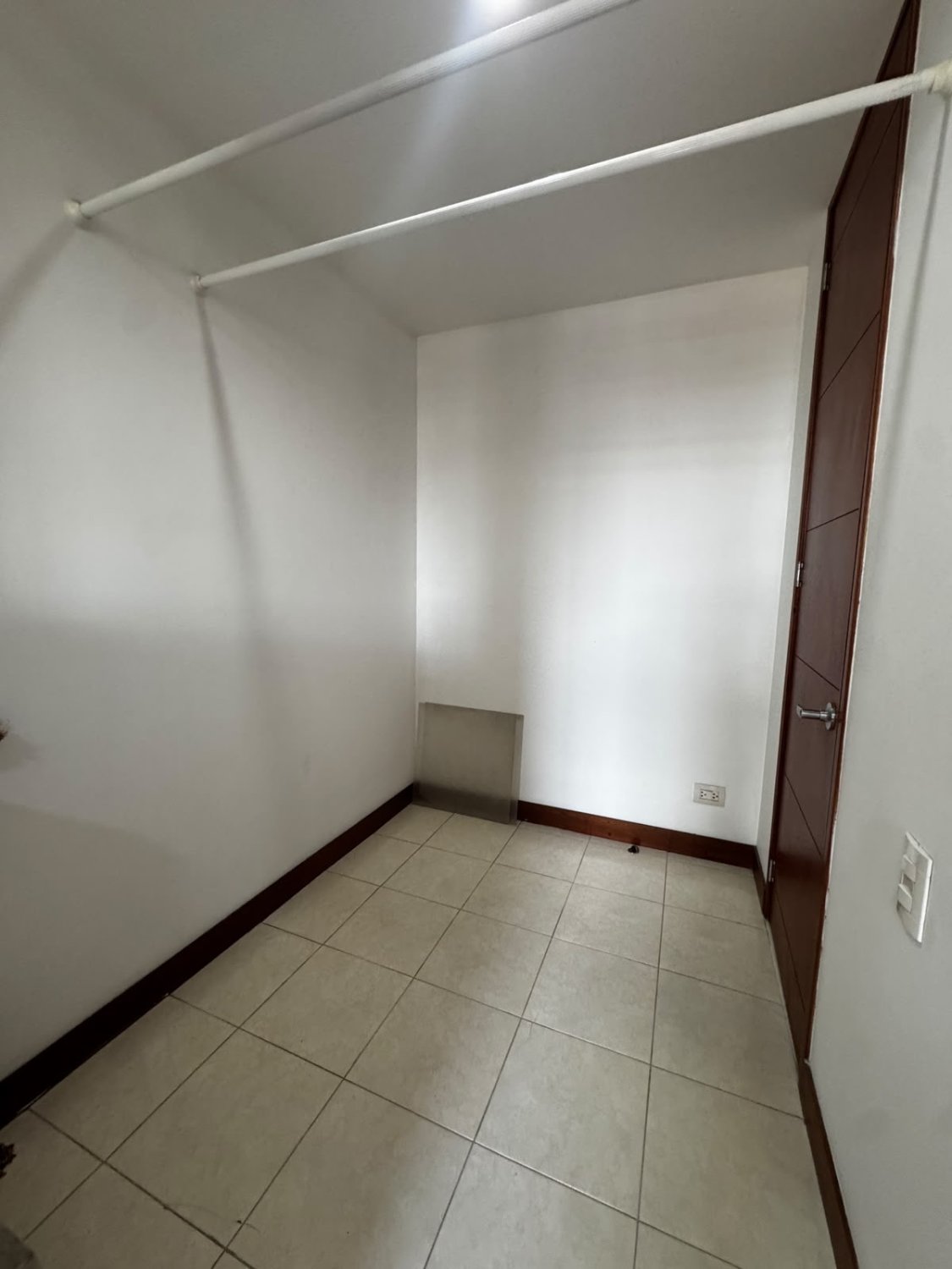 Amplio Apartamento con vista a Medellín en Renta Tradicional  - Image 20