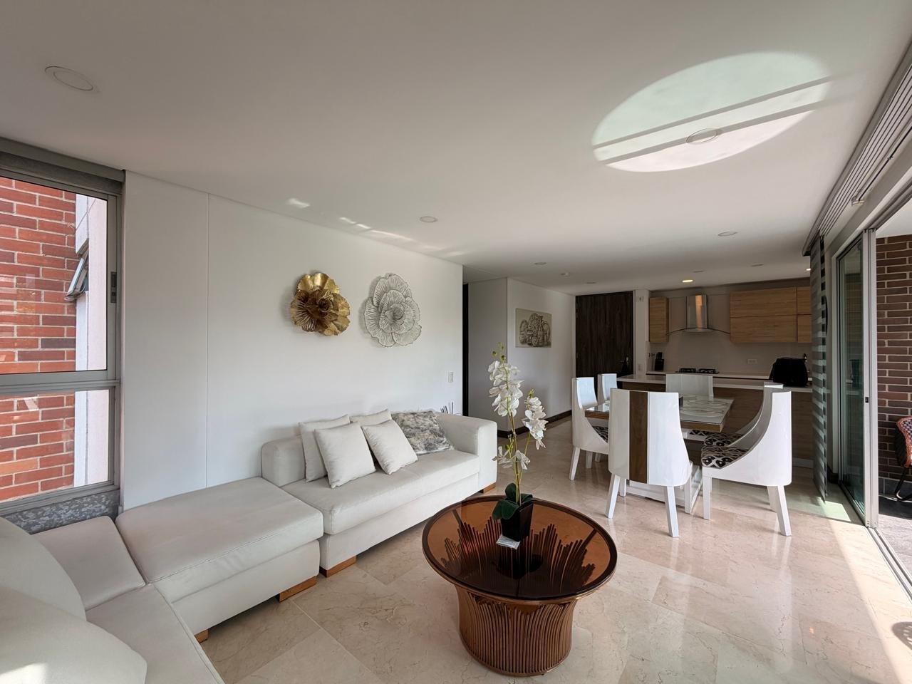 Gran Apartamento ubicado en milla de oro disponible en Renta amoblada  — 2