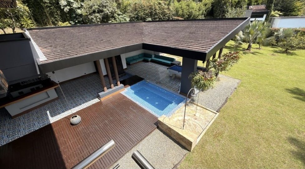 Gran casa Campestre con piscina Privada en Renta  — 12