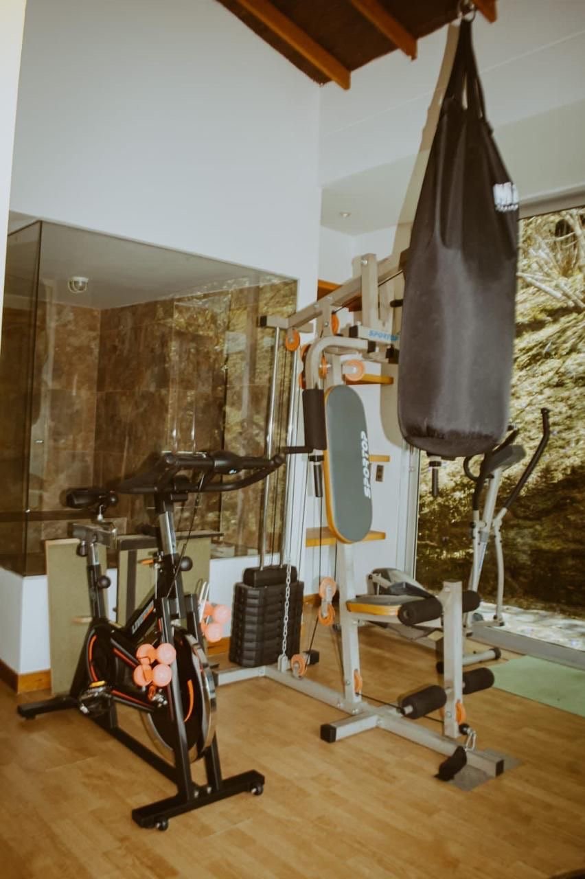 Exclusiva casa en Renta y venta en las palmas con vista panorámica a todo Medellín  - 25