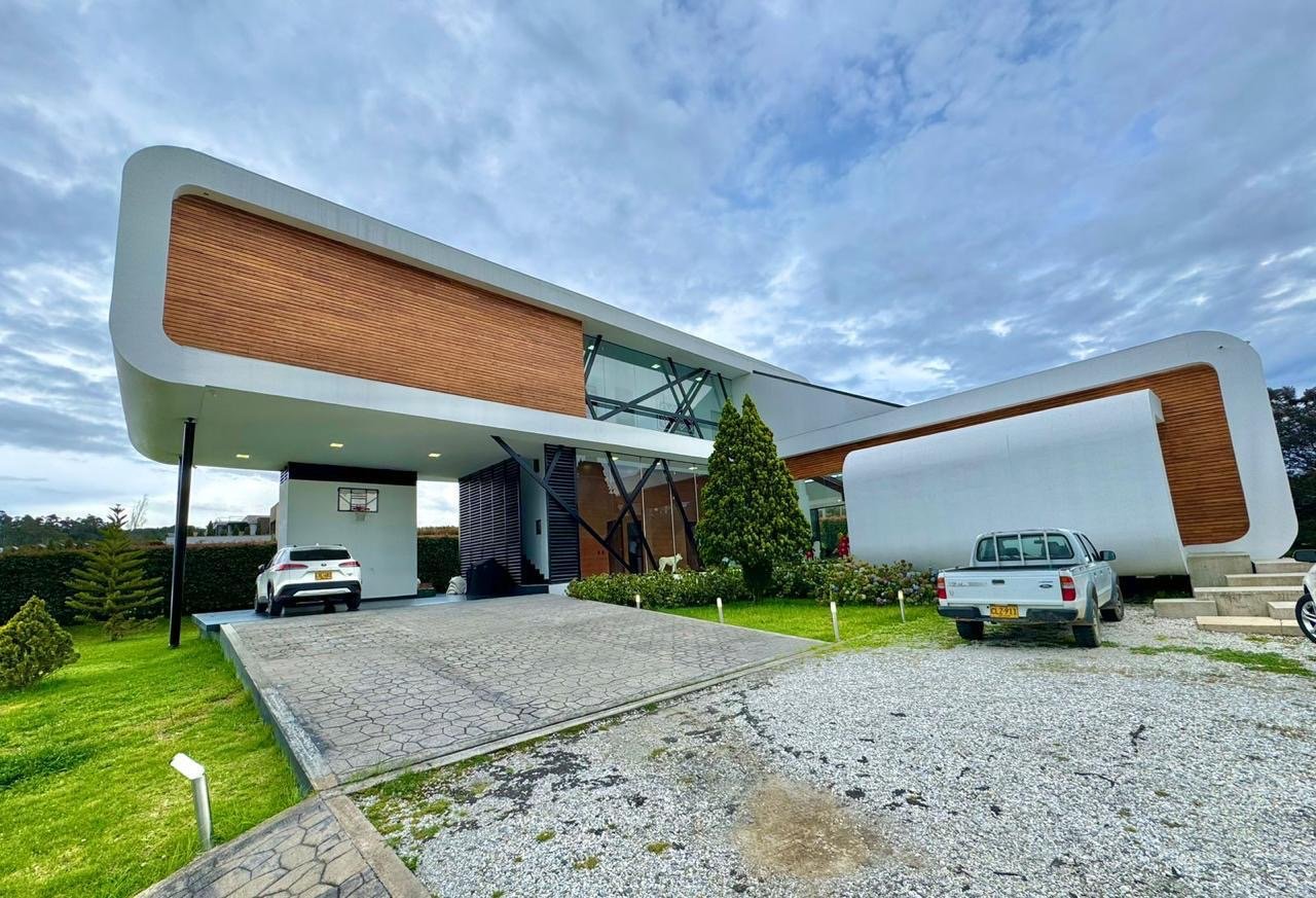 Exclusiva casa futurista en las Palmas a 20 minutos de la Ciudad  - Image 4