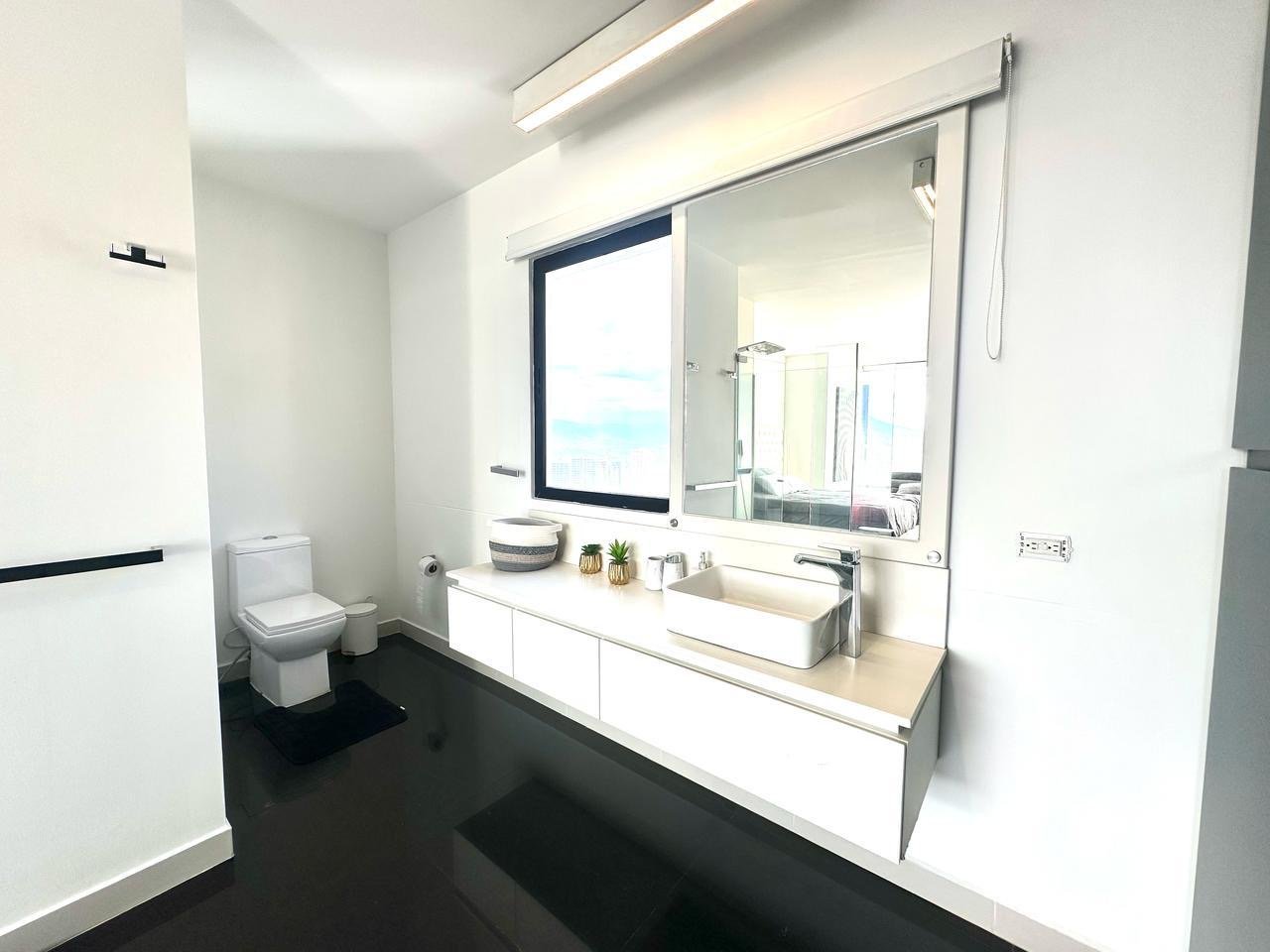 Exclusivo apartamento duplex con terraza y vista a la ciudad y jacuzzi en renta y venta  — 7