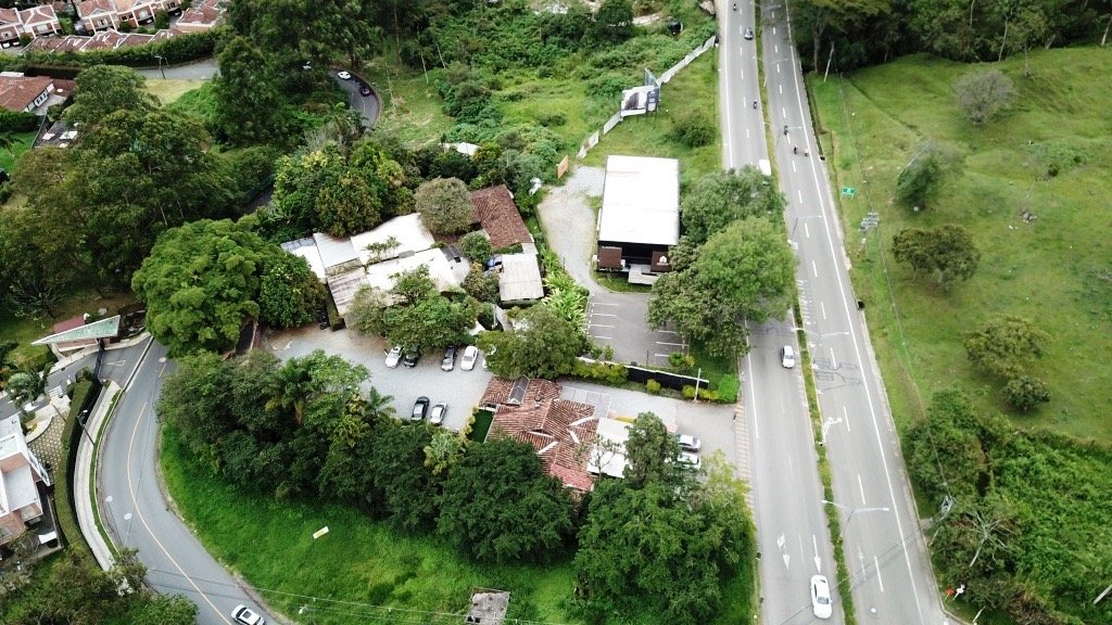 Amplio Lote para desarrollo de Proyecto en Venta 