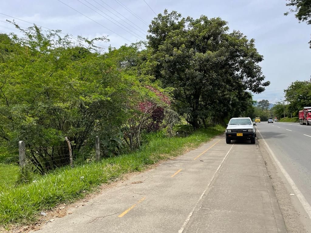 Gran lote a disponible en Venta para desarrollo inmobiliario en Girardota  — 5