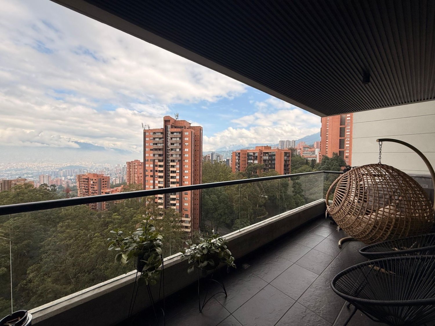 Se renta apartamento a pasos del cc tesoro  - Image 9