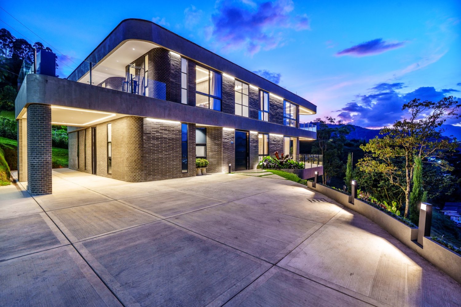 Luxury Villa for Short-Term Rental – London House - Image 2