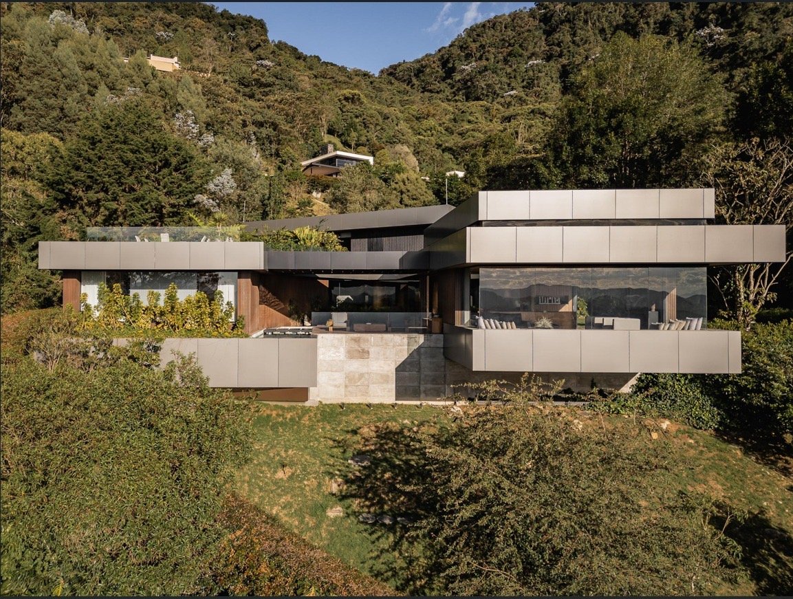 Exclusiva casa de lujo en Venta con la mejor Vista a la ciudad de Medellín  - 9