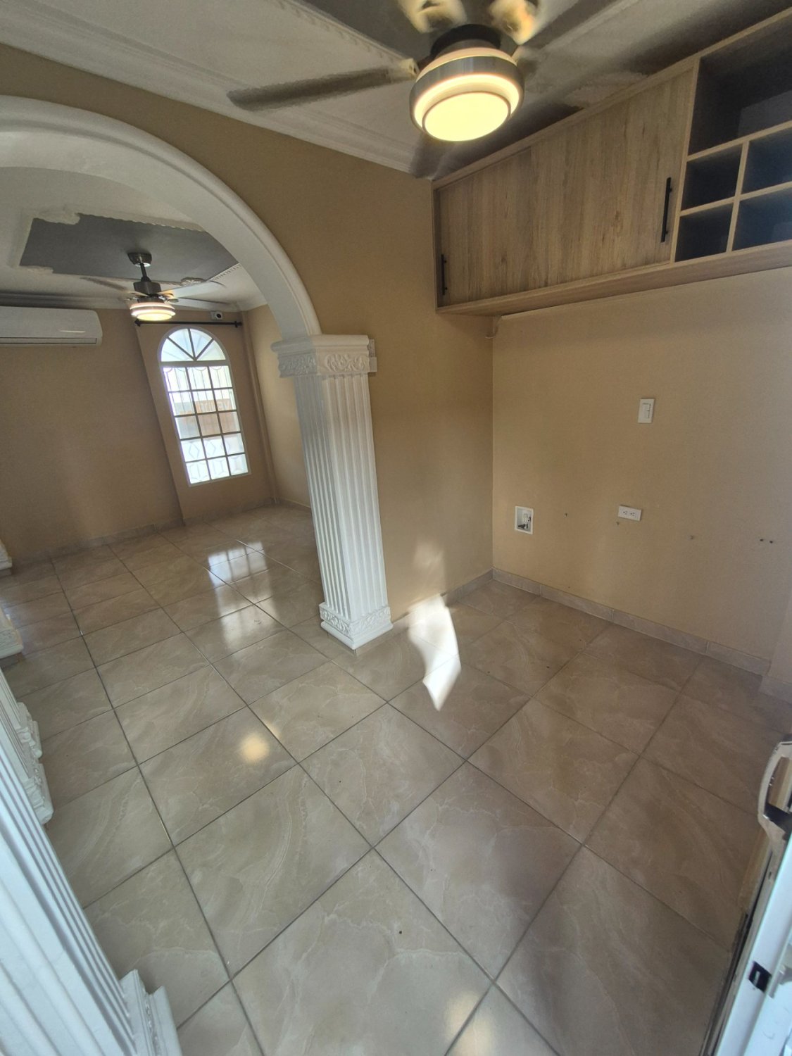 VENTA CASA DE 2 NIVLES EN VILLA CAROLINA - LIBRE DE GRAVAMENES - Image 2