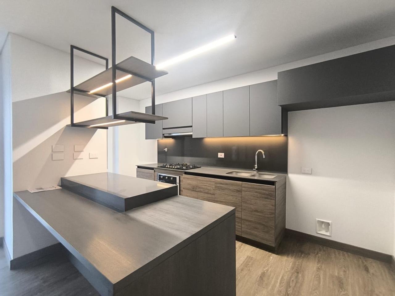 Moderno Apartamento En Poblado — 7