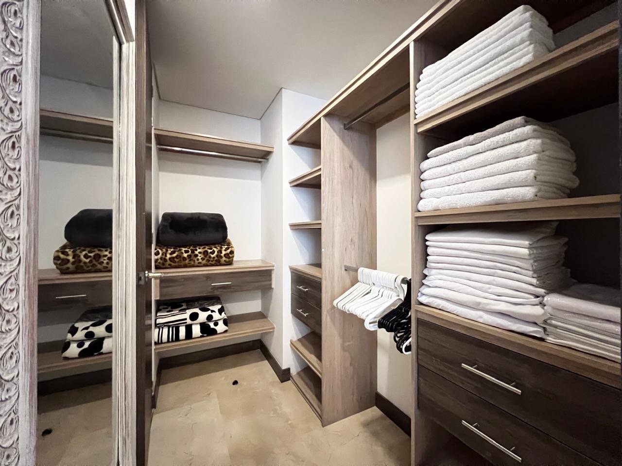 Apartamento en Renta amoblado a pasos del centro comercial el Tesoro - 14