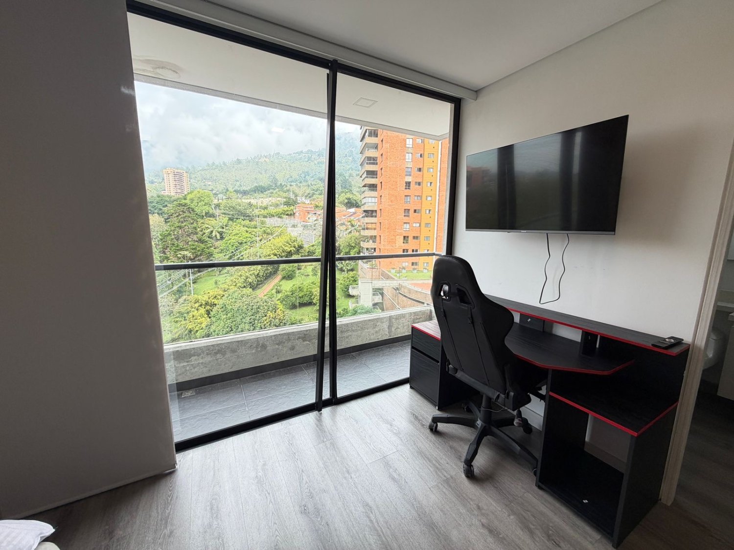 Apartamento amoblado moderno en el tesoro - Image 14